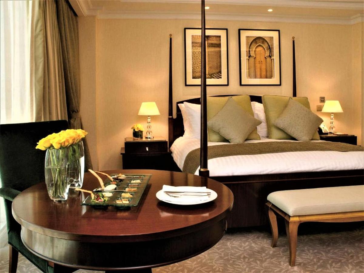 Moevenpick Hotel Al Khobar Luaran gambar A bedroom at the Taj Mahal Palace