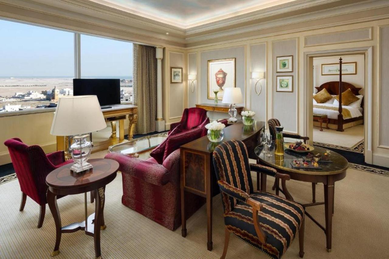 Moevenpick Hotel Al Khobar Luaran gambar A suite at the Four Seasons Hotel, London