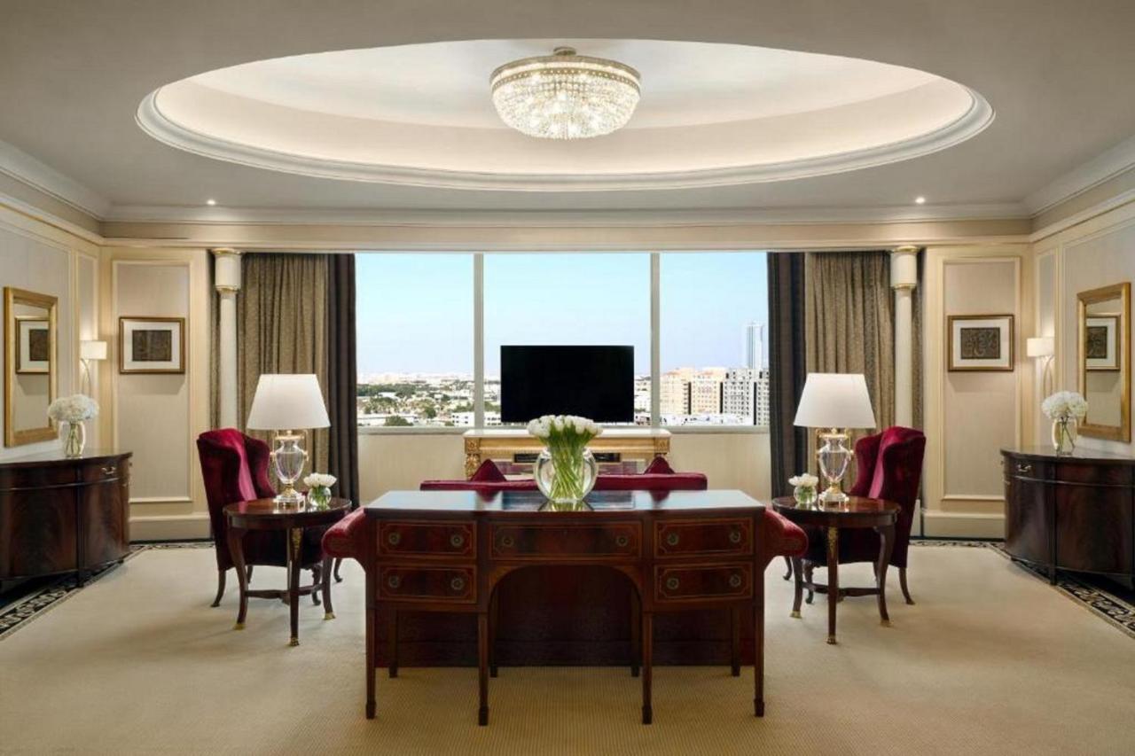 Moevenpick Hotel Al Khobar Luaran gambar A suite at the Four Seasons Hotel, Paris