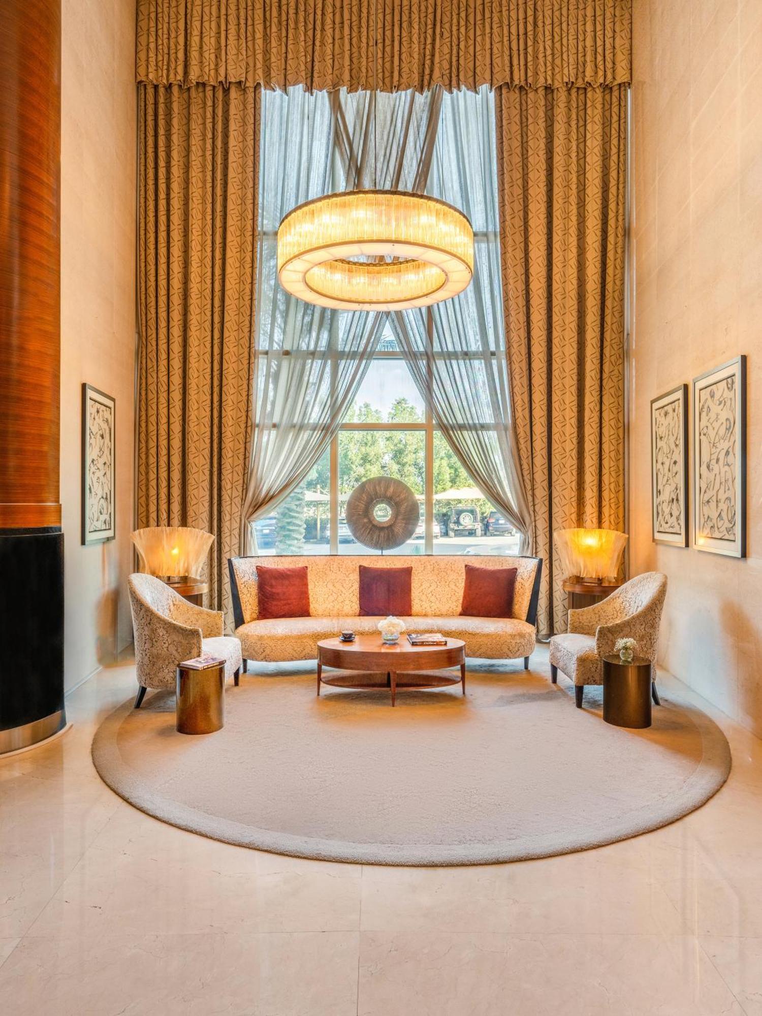 Moevenpick Hotel Al Khobar Luaran gambar The lobby of the hotel