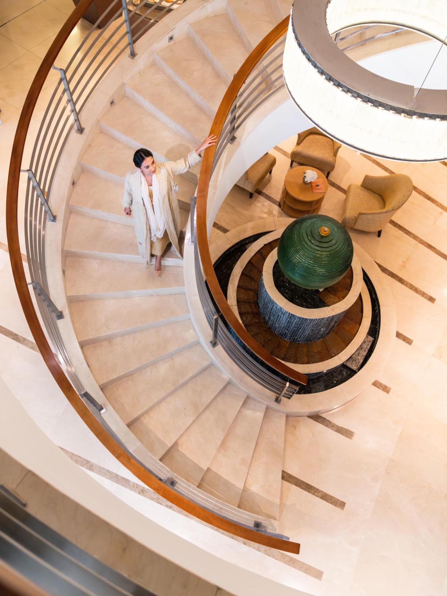 Moevenpick Hotel Al Khobar Luaran gambar The staircase