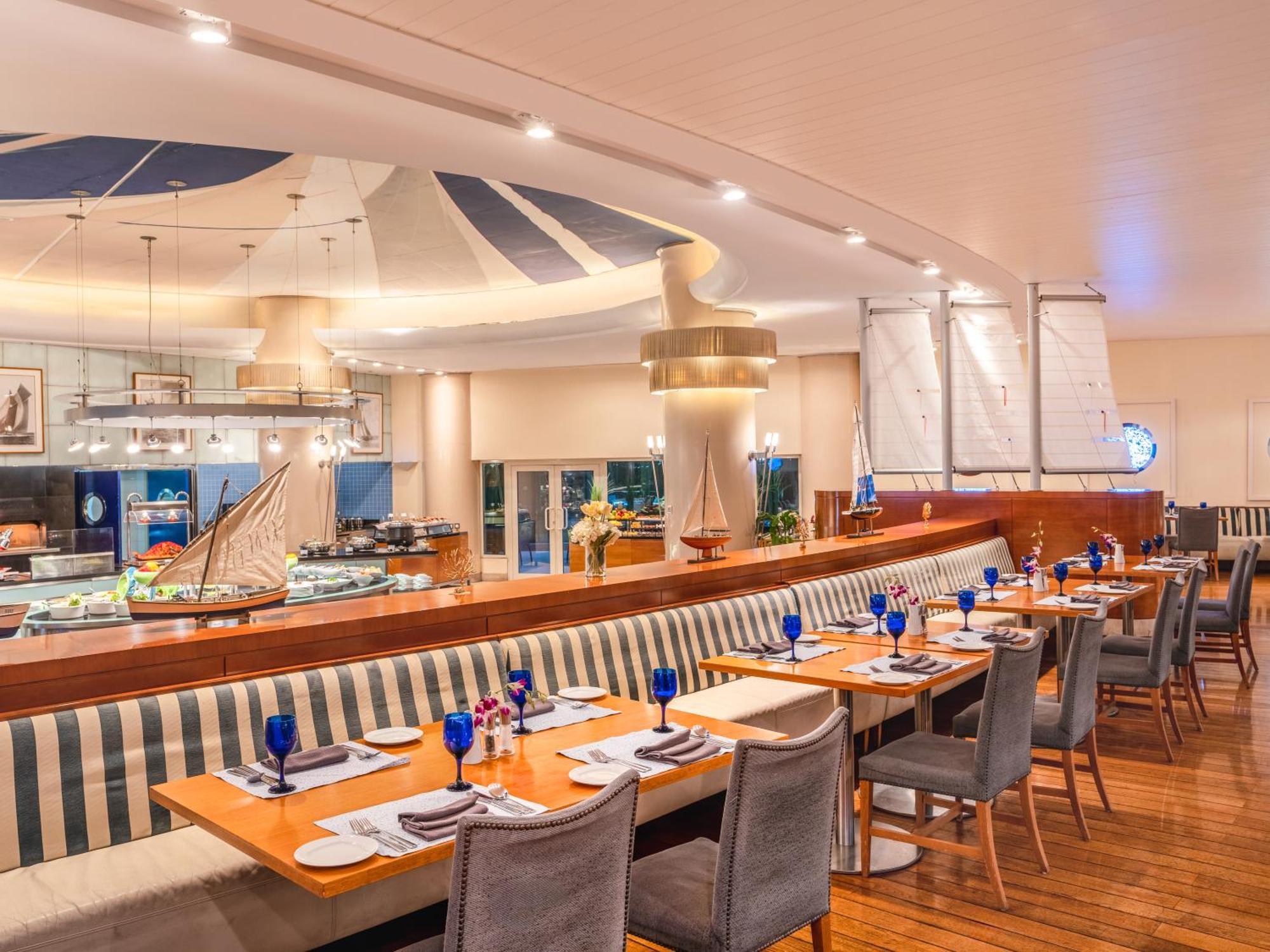 Moevenpick Hotel Al Khobar Luaran gambar The Deck Restaurant