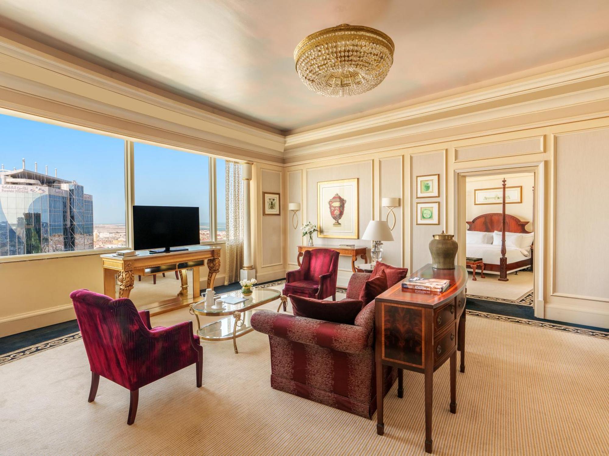 Moevenpick Hotel Al Khobar Luaran gambar A suite at the Jumeirah Emirates Towers Hotel
