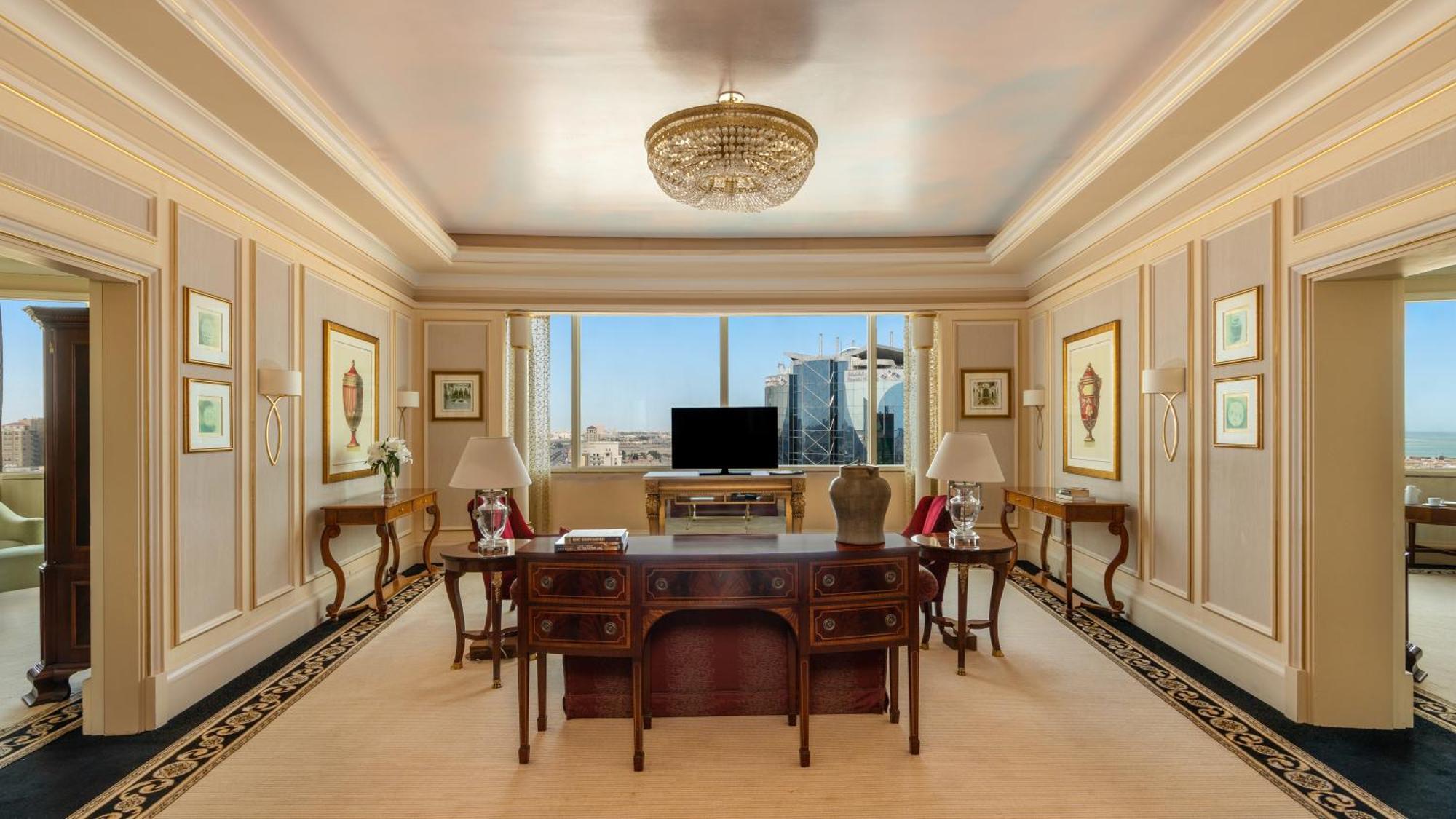 Moevenpick Hotel Al Khobar Luaran gambar The study of a Presidential Suite
