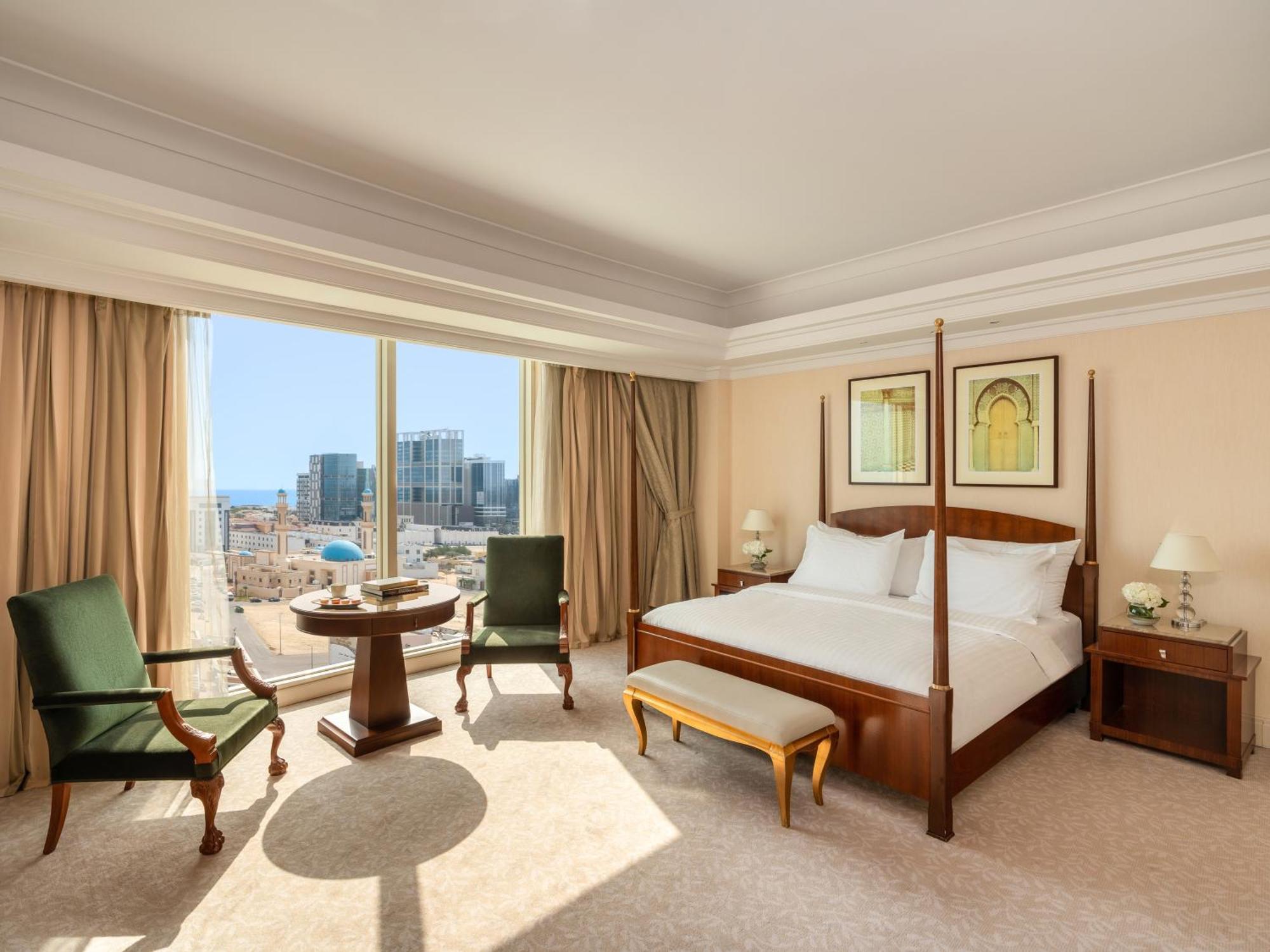 Moevenpick Hotel Al Khobar Luaran gambar A bedroom at the hotel